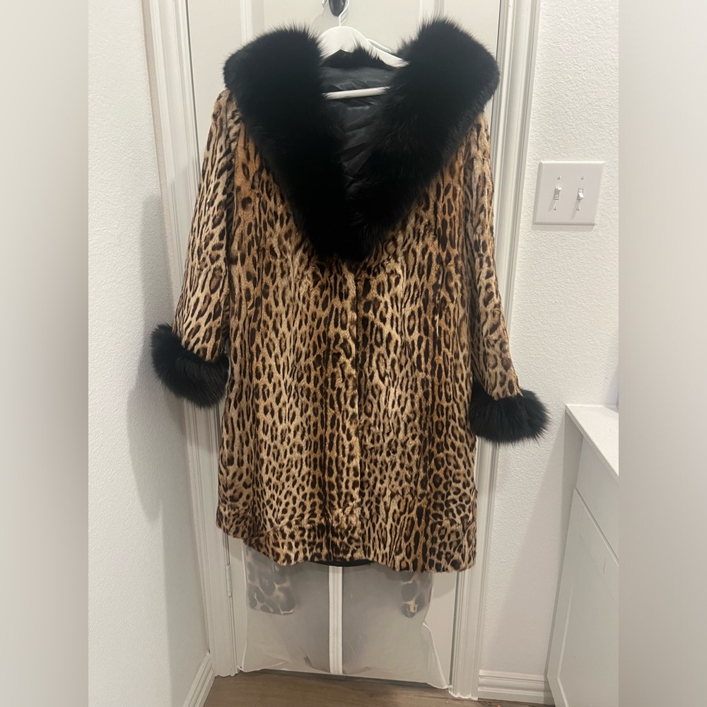 Winter on wild side beautiful vtg wild cat coat
